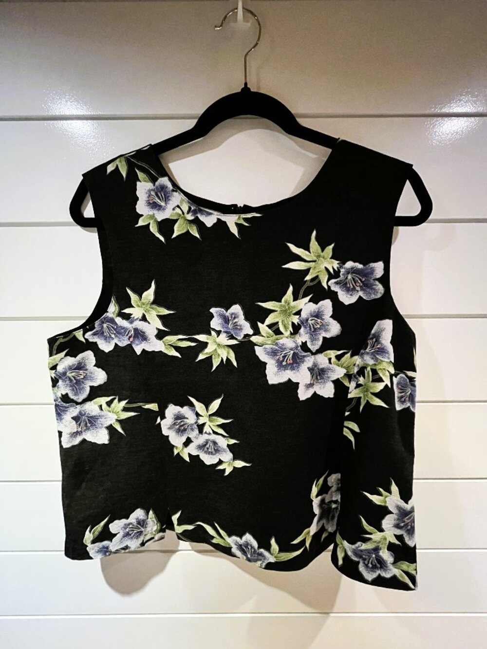 TOMMY BAHAMA SILK Charcoal black floral inspired sleeveless blouse top Sz L
